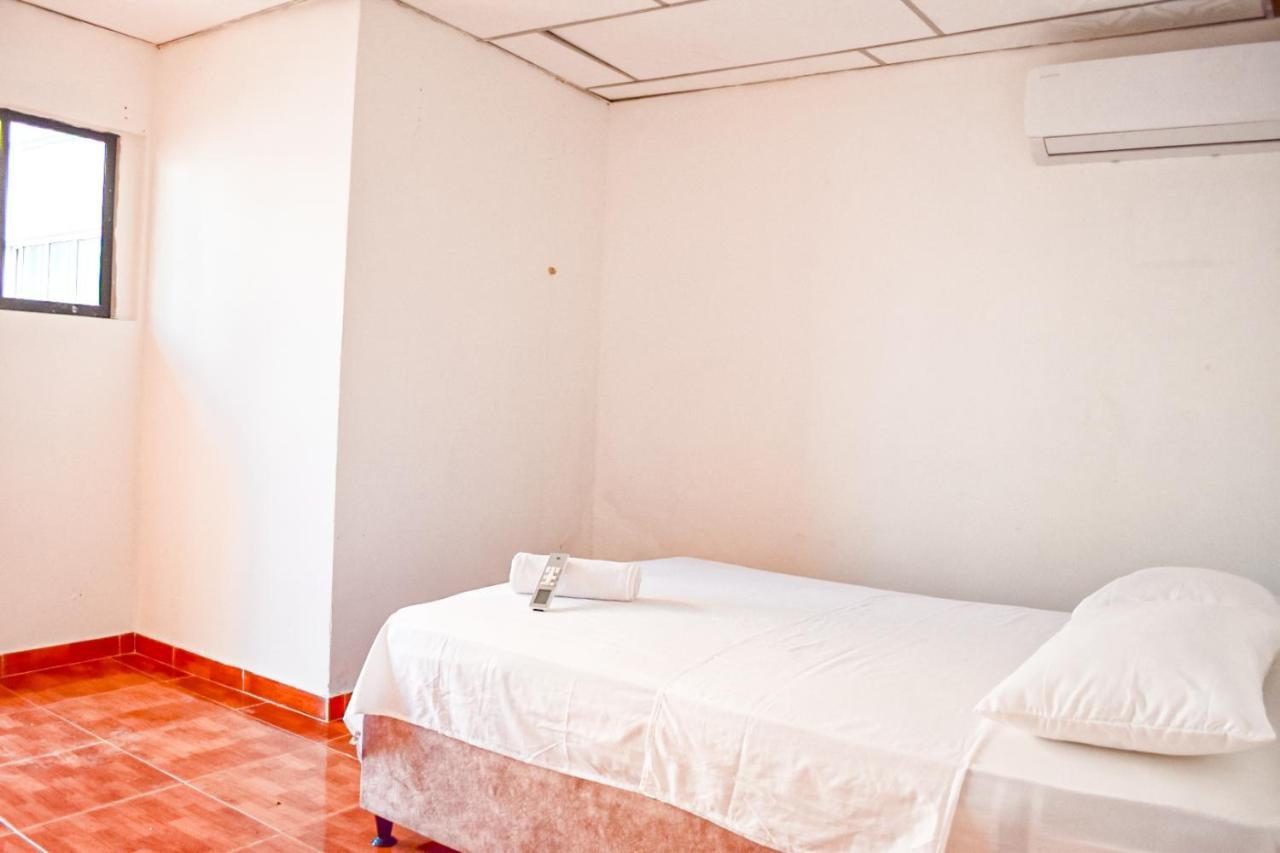 Отель Cartagena Hostal Экстерьер фото